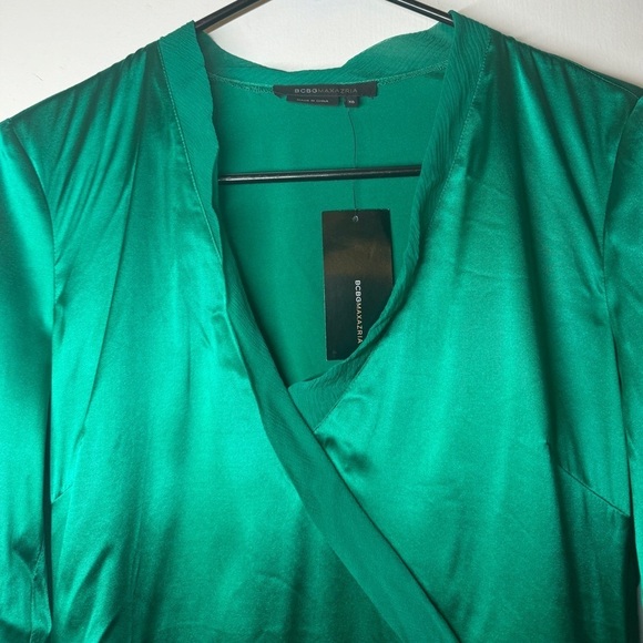 NWT BCBGMaxAzria Silk Blend Kelly Green Long Sleeve Surplice Faux Wrap Blouse XS - Picture 3 of 15